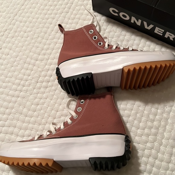 NWT. IN BOX. CONVERSE. 8womands. 6.5mens. Run Star Hike Hi. Color is Saddle. - Picture 4 of 9